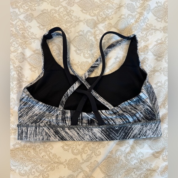 Women’s Lululemon Soul Cycle training bra size 4 - Picture 3 of 5